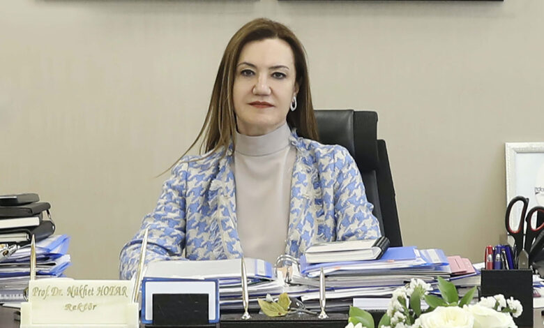 İzmir Dokuz Eylül’den 81 il adına sembolik fidan bağışı