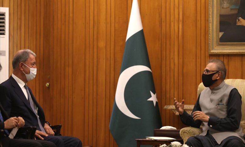 Bakan Akar, Pakistan Cumhurbaşkanı Alvi ile görüştü