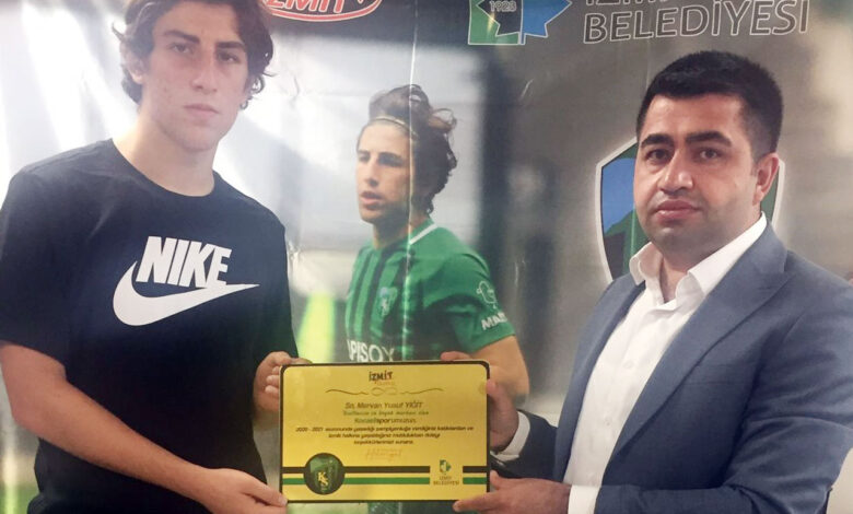 İzmit’ten Kocaelipsor’un şampiyonlarına vefa