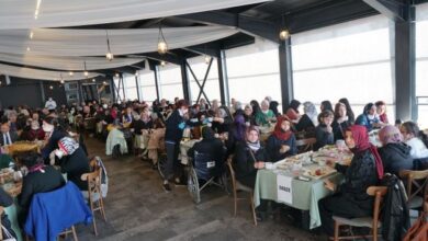 Ak Parti yönetimi engelliler ve ailelerini kahvaltıda ağırladı