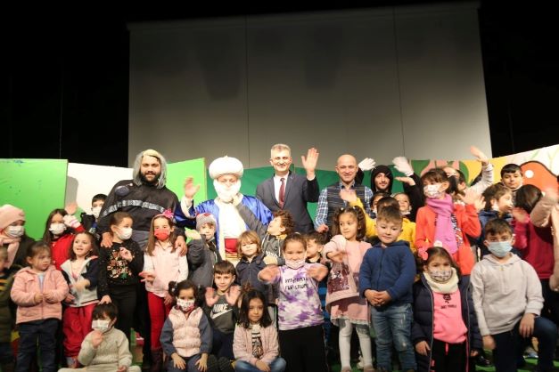 Başkan Amcaları İle Tiyatroda Buluştular