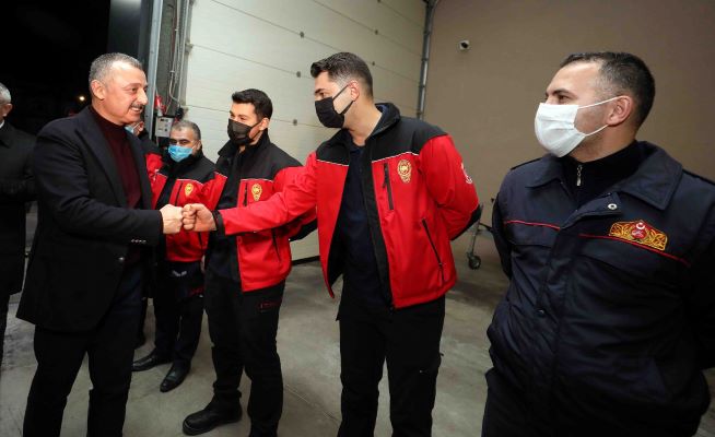 Başkan Büyükakın, 2022’ye vatandaşlarla ve personellerle girdi