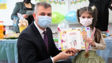 Başkan Sezer Öğrencilerin Karne Heyecanına Ortak Oldu