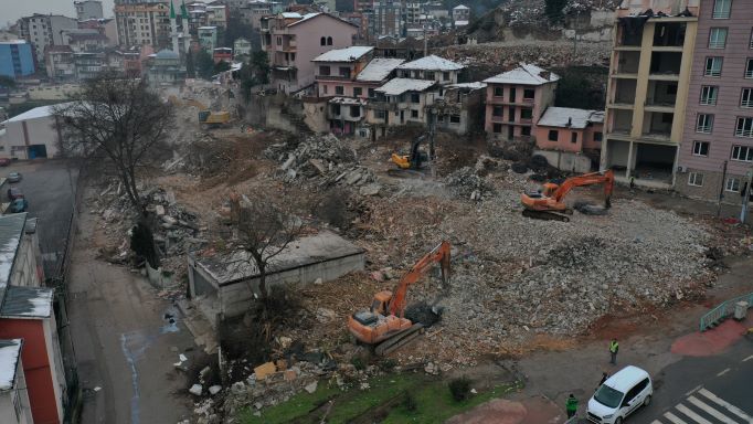 Cedit’te 373 bina yıkıldı, kira yardımı yapıldı