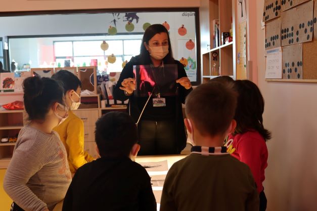 Çınar Çocuk Evi’nde çocuklar yaşayarak öğreniyor