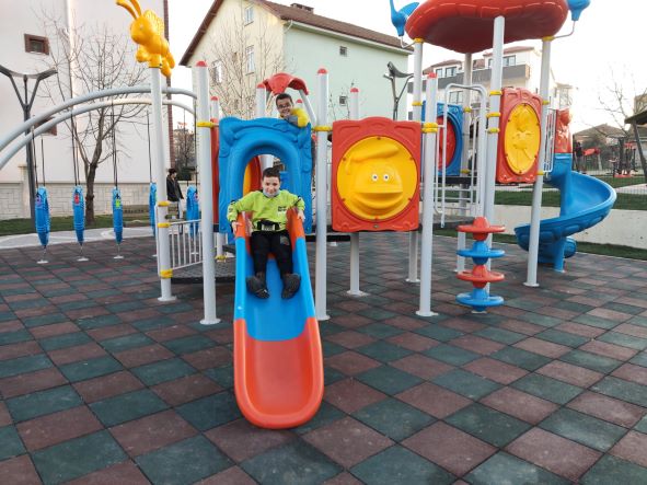 Çocuklar yeni bir oyun alanı daha kazandı