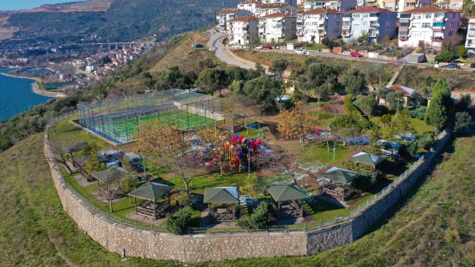 En güzel manzaralı halı saha