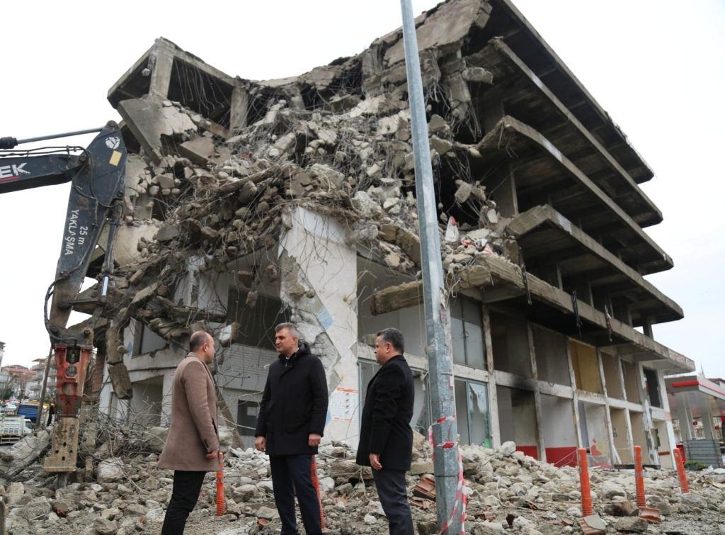 GÖLCÜK’TE 90 BİNA TEHLİKE OLMAKTAN ÇIKARTILDI