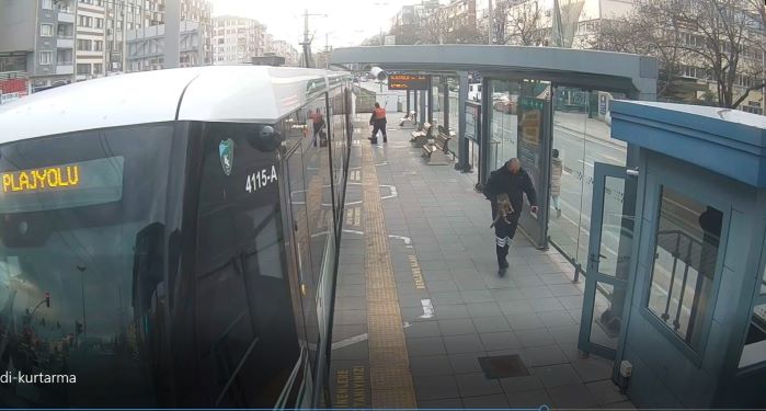 Güvenlik personelinin dikkati kediyi kurtardı