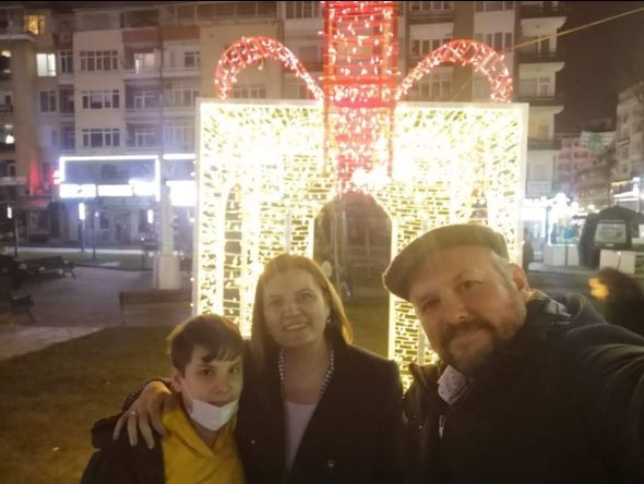 Hürriyet ve ailesi, yeni yıla İzmitliler ile birlikte girdi