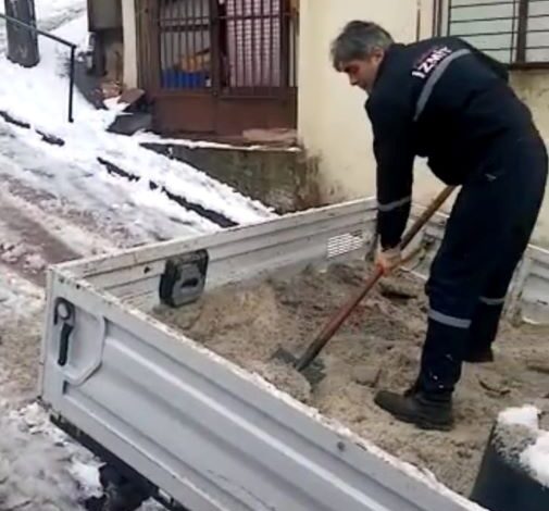 İzmit’in karla mücadele timleri eğim ya da engel tanımıyor