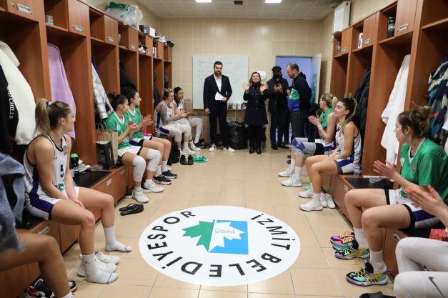 İzmitli Periler evinde galip “90-74”