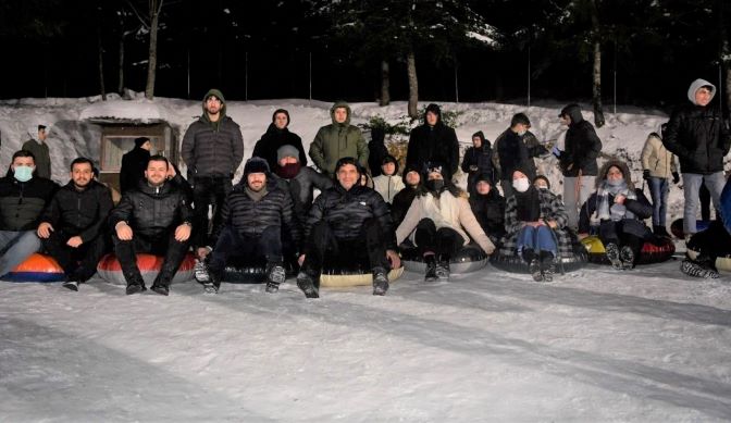 Kartepeli Gençlerin Kocamanla Kar Keyfi