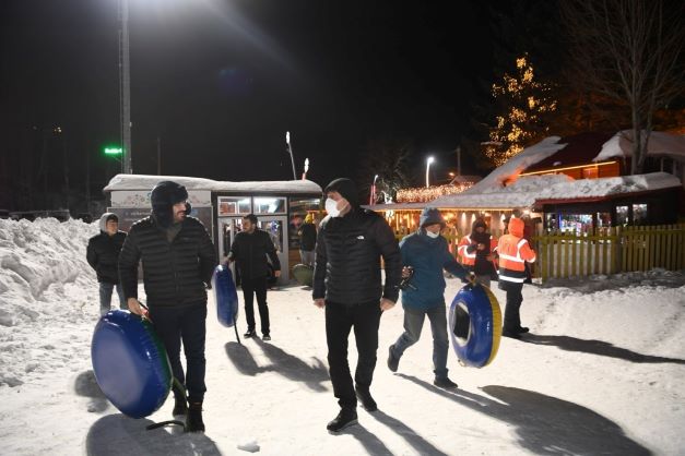 Kartepeli Gençlerin Kocamanla Kar Keyfi