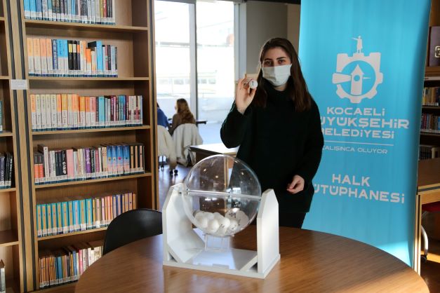 Kitap kurdu okuyucuları Tiyatro bileti kazandı