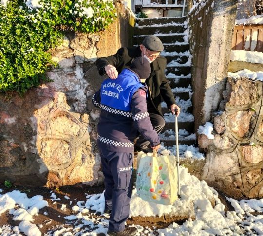 Remzi Amca’nın yardımına zabıta koştu