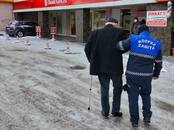 Remzi Amca’nın yardımına zabıta koştu