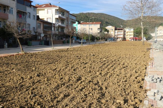 Körfez İlimtepe Kavşağında çevre düzenlemesi