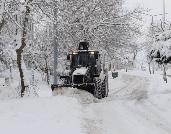 Körfez’de kar temizleme çalışmaları sürüyor