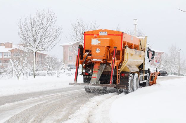 Körfez’de kar temizleme çalışmaları sürüyor