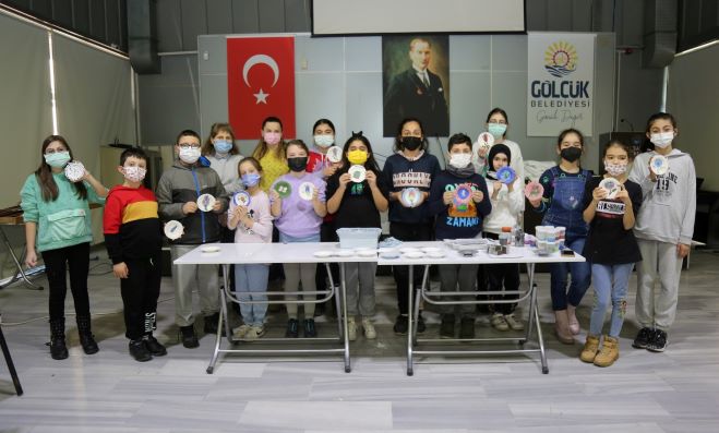 Minik Elleri İle Çinilere Renk Verdiler