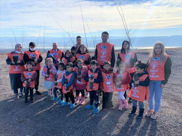 Minik eller 100 fidanı toprakla buluşturdu