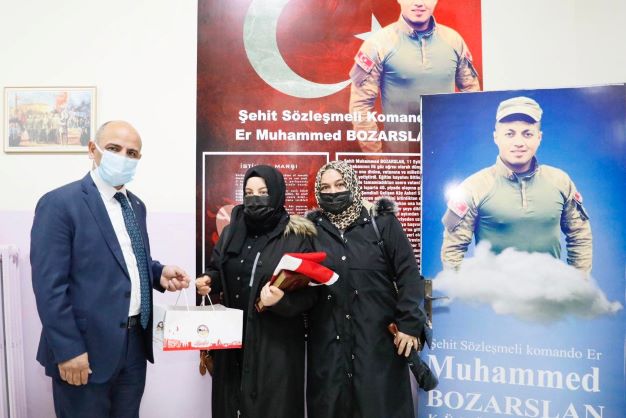 Şehidin adı kütüphanede yaşatıldı