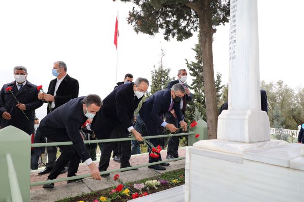 YAHYA KAPTAN, KABRİ BAŞINDA ANILDI