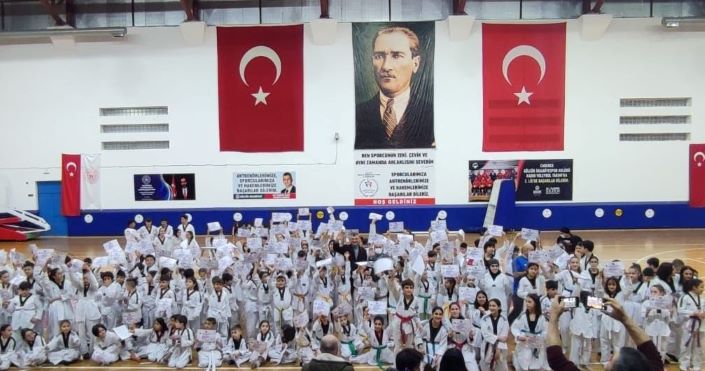 Gölcük Tekvando Şöleninde 270 sporcu Üst Kuşağa Terfi Etti