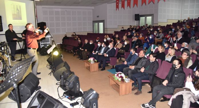 Barış Manço Kartepe'de Türkülerle Anıldı