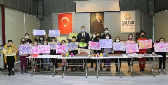 Ebru sanatı ile hünerlerini sergilediler