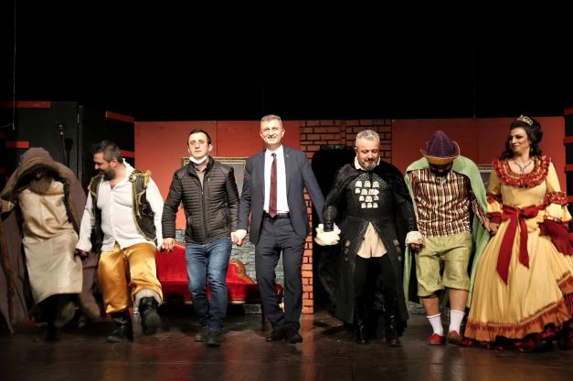 Ferhat ile Jüliet Gölcüklüler'i kahkahaya boğdu