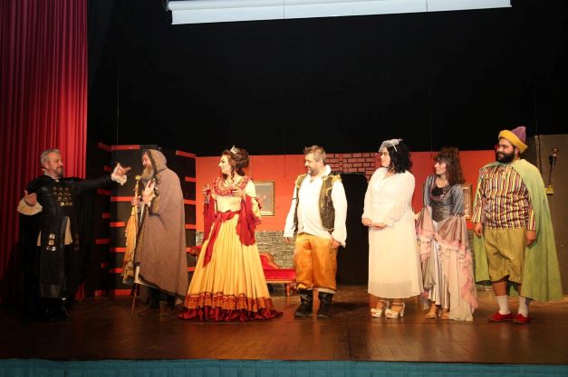 Ferhat ile Jüliet Gölcüklüler'i kahkahaya boğdu