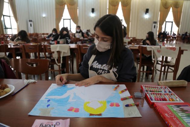 Gölcüklü öğrenciler, hayvan sevgilerini resimlerine yansıttı