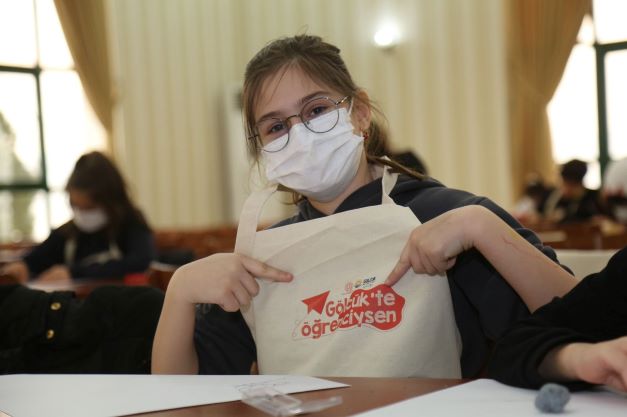 Gölcüklü öğrenciler, hayvan sevgilerini resimlerine yansıttı