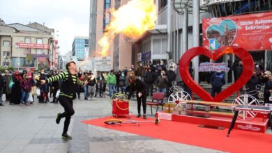İzmit Belediyesinden vatandaşlara Sevgililer Günü sürprizi
