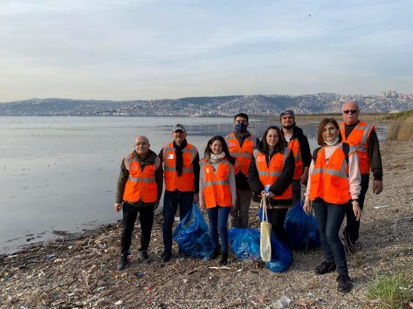 İzmit Kent Konseyi Körfez Sahilini Temizledi