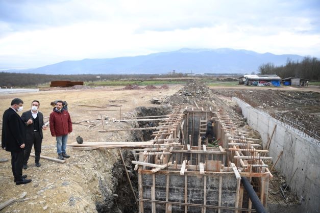 Kartepe'ye yeni kaldırım ve yeni park