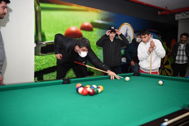 Kocaman Masa Tenisinde Gençlerle Ter Döktü