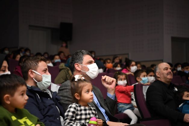 Kartepeli Minikler Kukla Tiyatrosunu Çok Beğendi