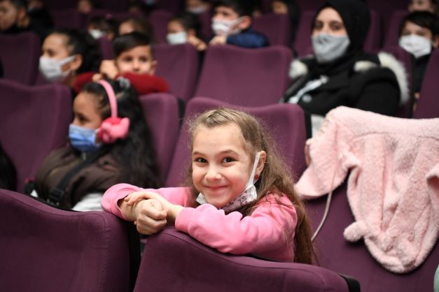 Kartepeli Minikler Kukla Tiyatrosunu Çok Beğendi