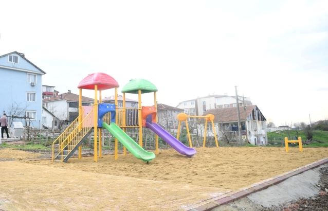 Kartepe'ye yeni kaldırım ve yeni park