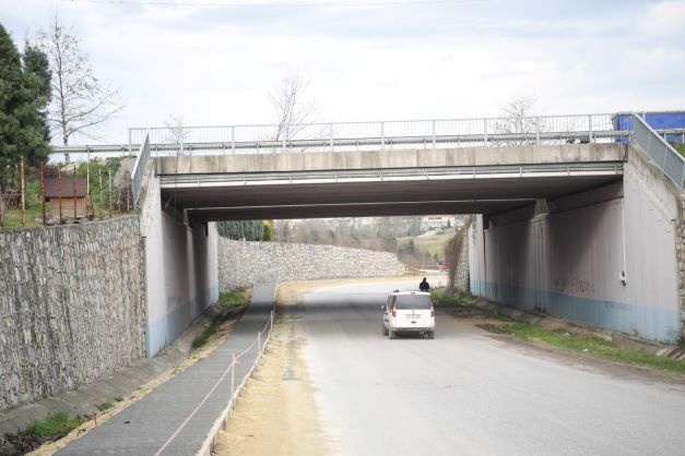 Kartepe'ye yeni kaldırım ve yeni park