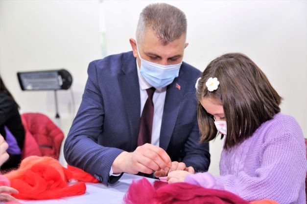 Gölcük'te Minik Eller Keçe Yapımını da Öğrendi