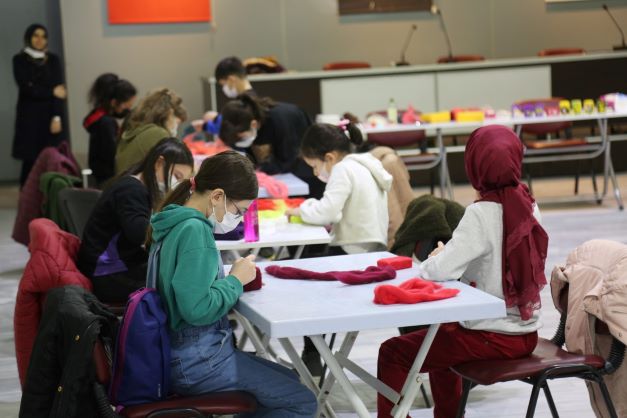 Gölcük'te Minik Eller Keçe Yapımını da Öğrendi