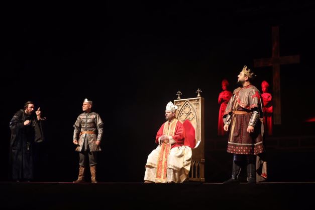 Kılıçarslan, ayakta alkışlandı