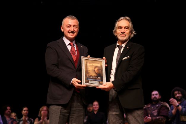Kılıçarslan, ayakta alkışlandı