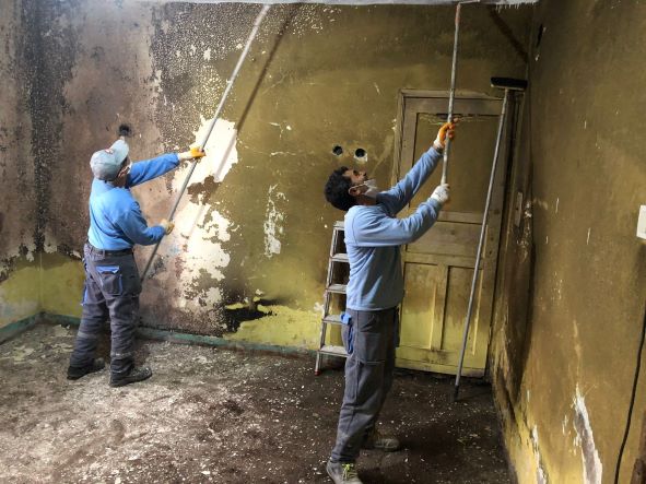 Körfez Belediyesi, geçtiğimiz hafta yaşanan üzücü olayda evi yanan ve eşyaları kullanılmaz hale gelen aileye yardım eli uzattı.
