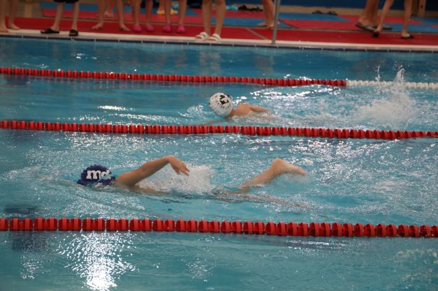 Leyla Atakan Yüzme Yarışları’nda minikler kıyasıya yarıştı