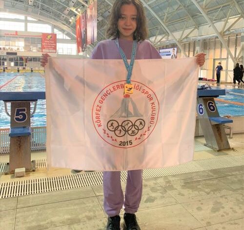 Körfez’den iki milli yüzücü çıktı